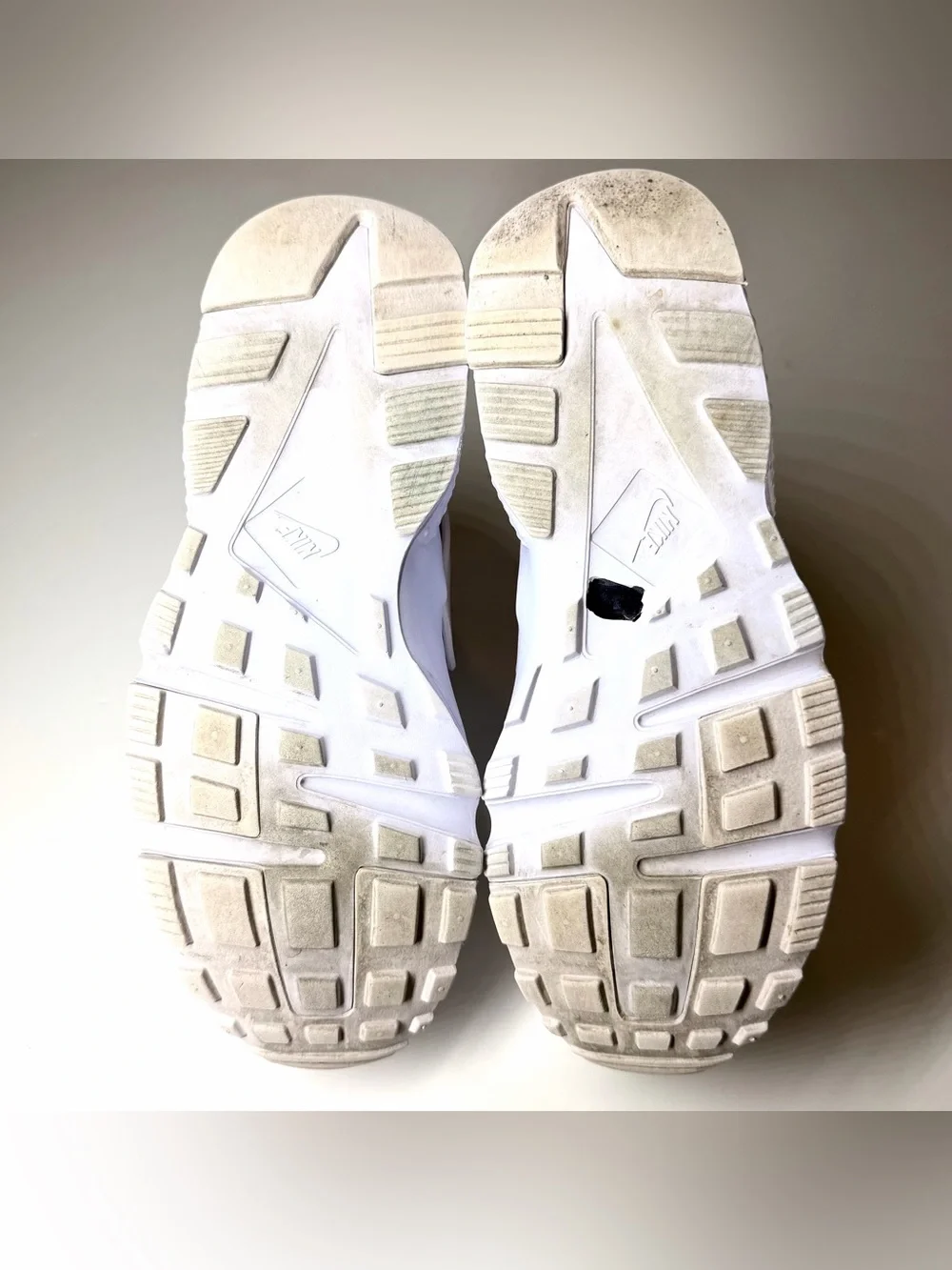 Nike Air Huarache Run (GS) Youth's Size 6.5 Y Sneakers Triple White